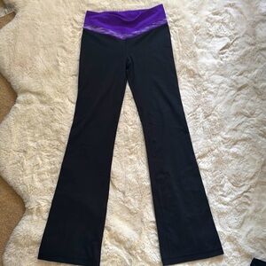 Victoria’s Secret VSX - flare leggings with purple waistband